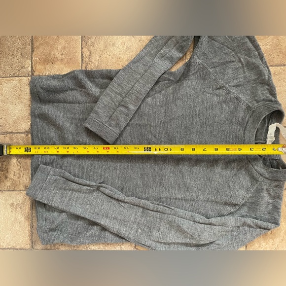 Lululemon sit in lotus sweater 8 - Picture 5 of 6